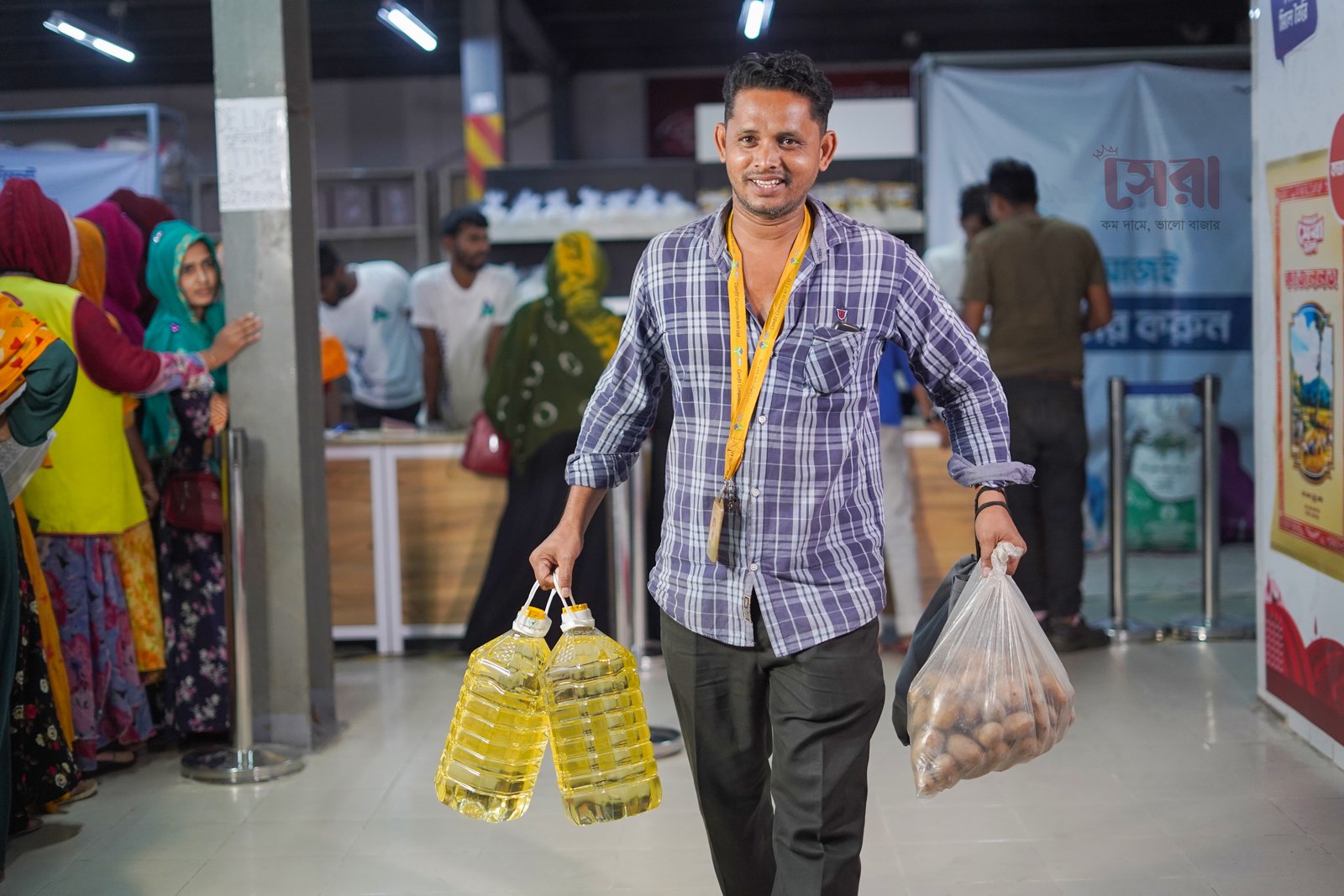 Shera Retail mobile store serving workers